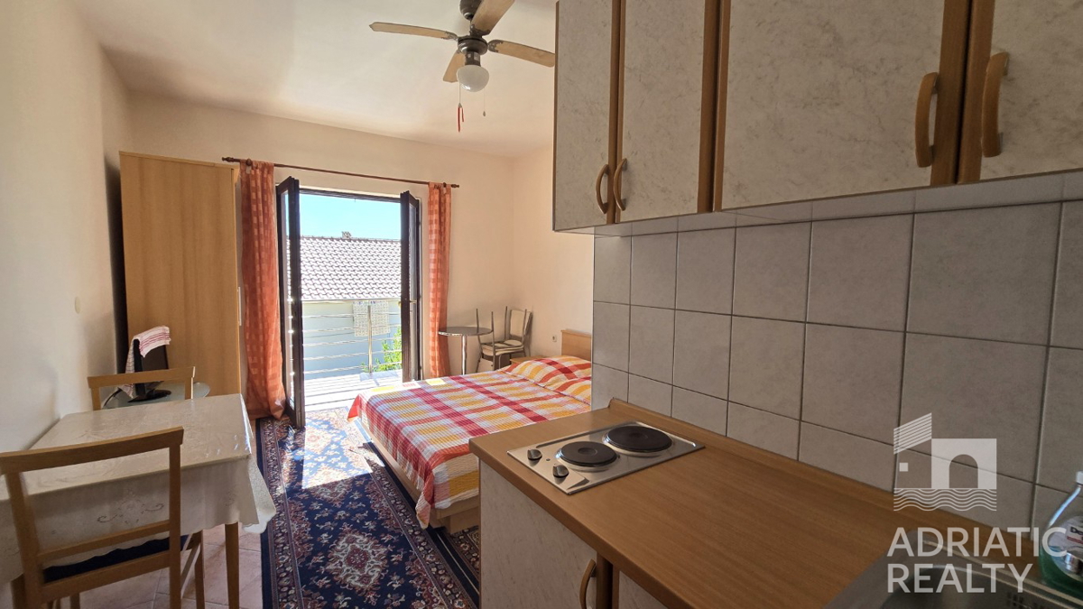 Vodice, casa familiare con appartamenti - occasione ideale per il turismo