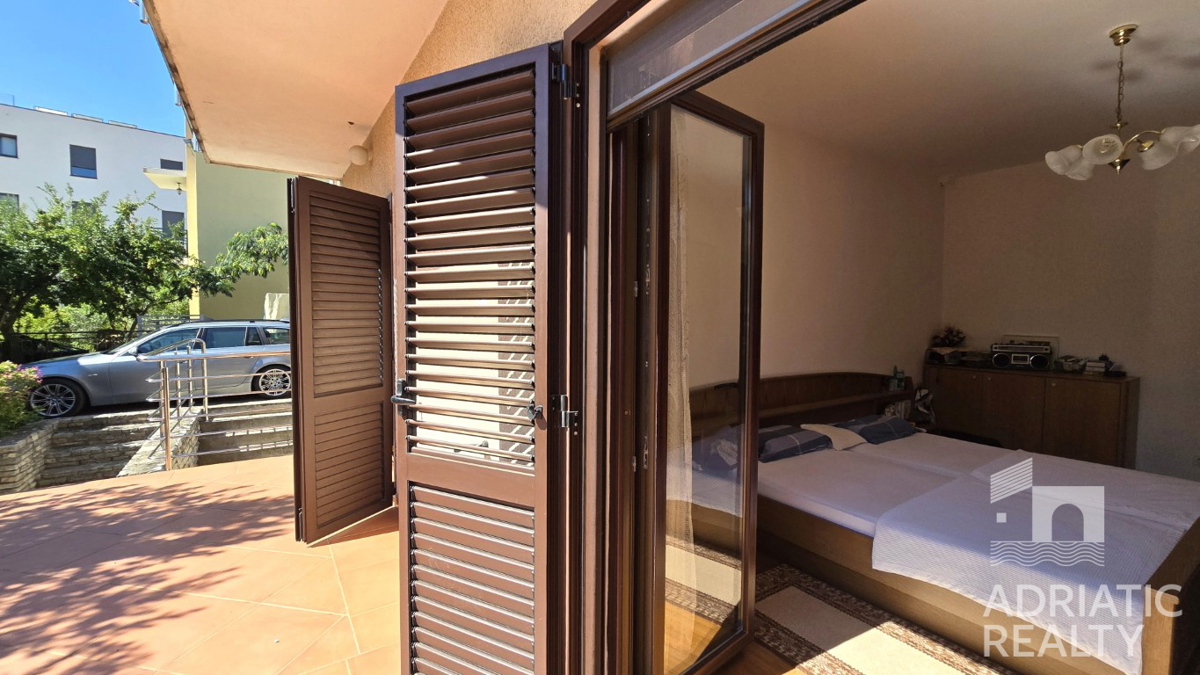 Vodice, casa familiare con appartamenti - occasione ideale per il turismo