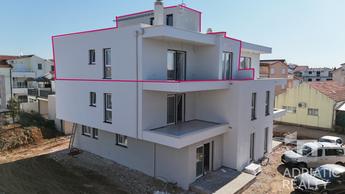 Vodice, appartamento trilocale con terrazza sul tetto in nuova costruzione, 131,5 m2