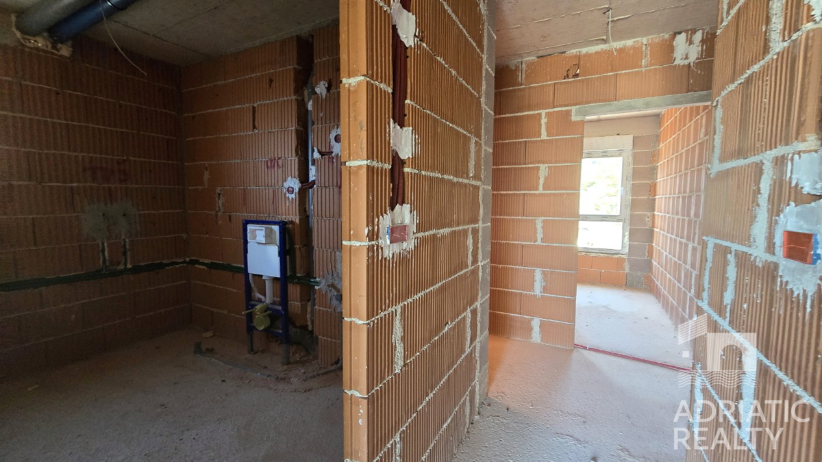 Srima, appartamento trilocale con ampio terrazzo e giardino di 196,80 m2