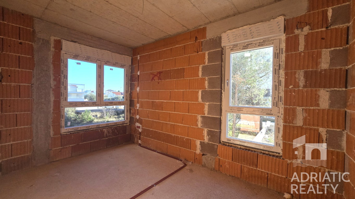 Srima, appartamento trilocale con ampio terrazzo e giardino di 196,80 m2