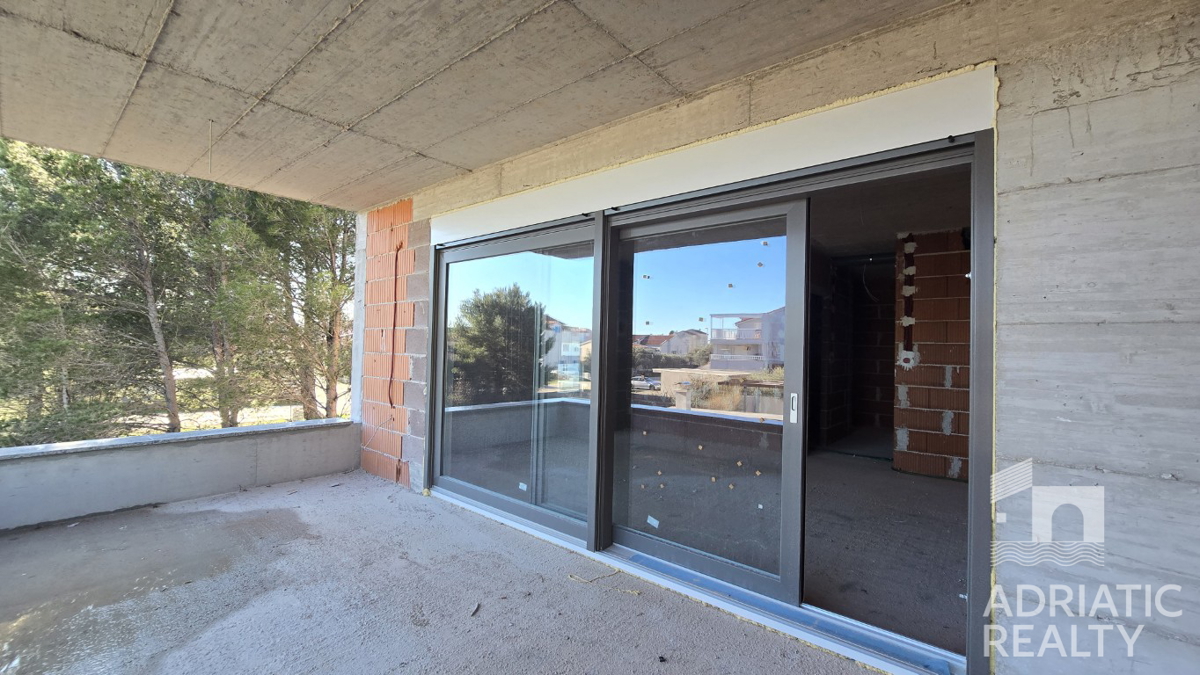 Srima, appartamento trilocale con ampio terrazzo e giardino di 196,80 m2