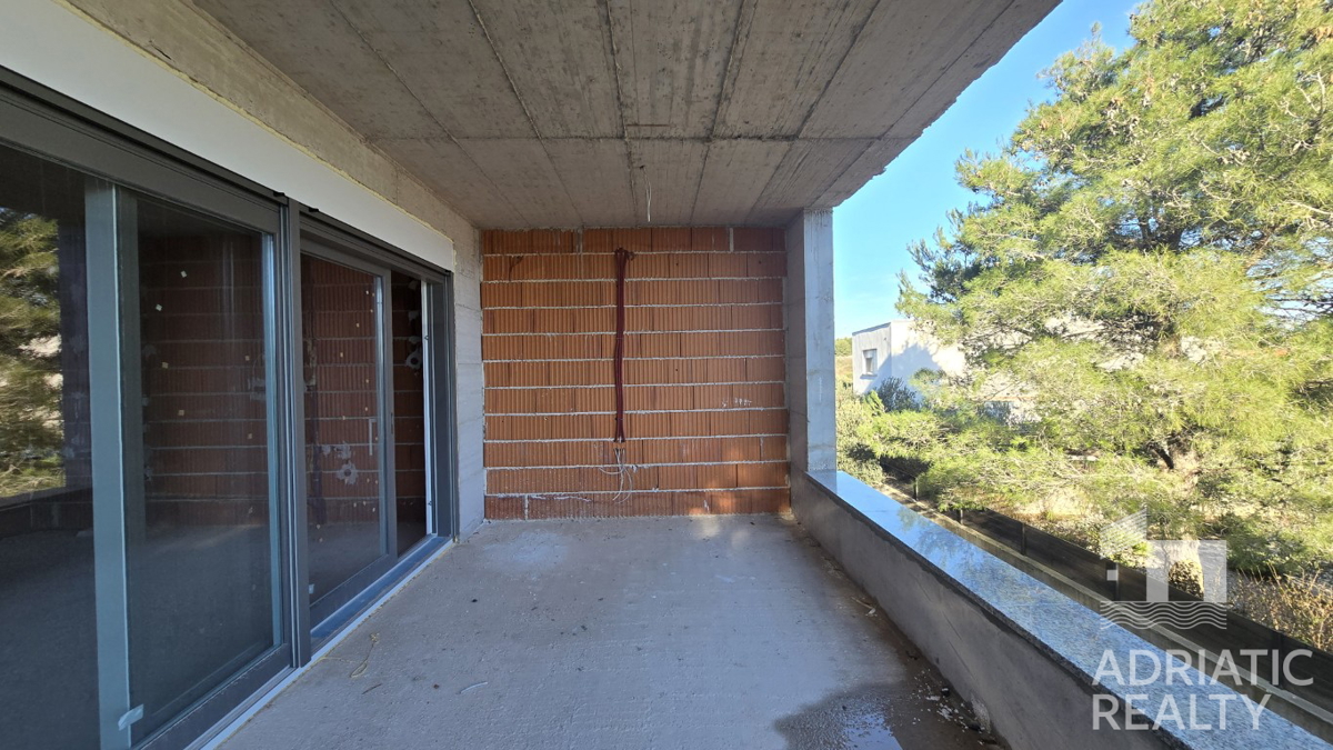 Srima, appartamento trilocale con ampio terrazzo e giardino di 196,80 m2