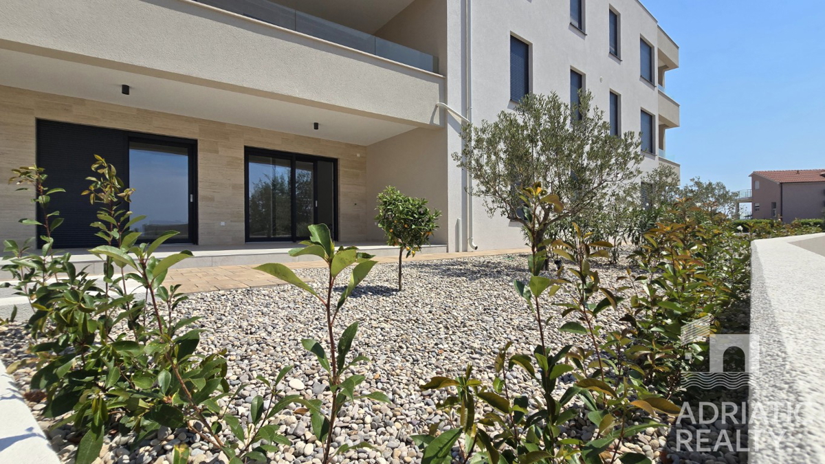 Tribunj, appartamento al piano terra con due camere da letto