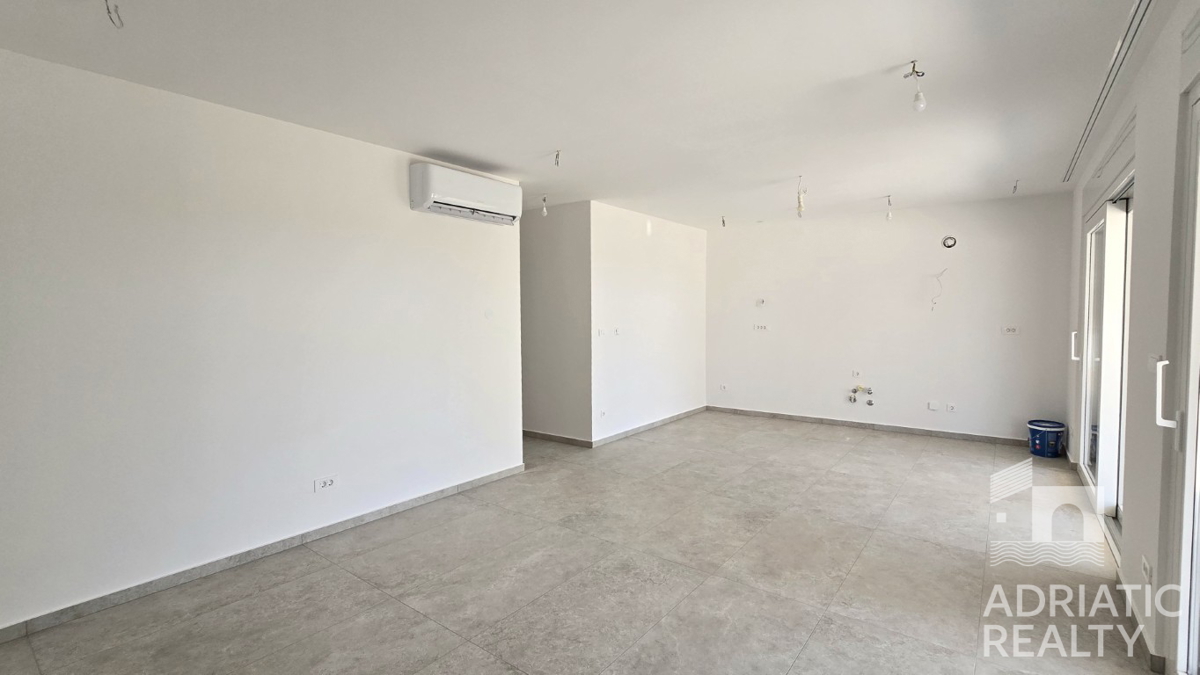 Tribunj, appartamento al piano terra con due camere da letto