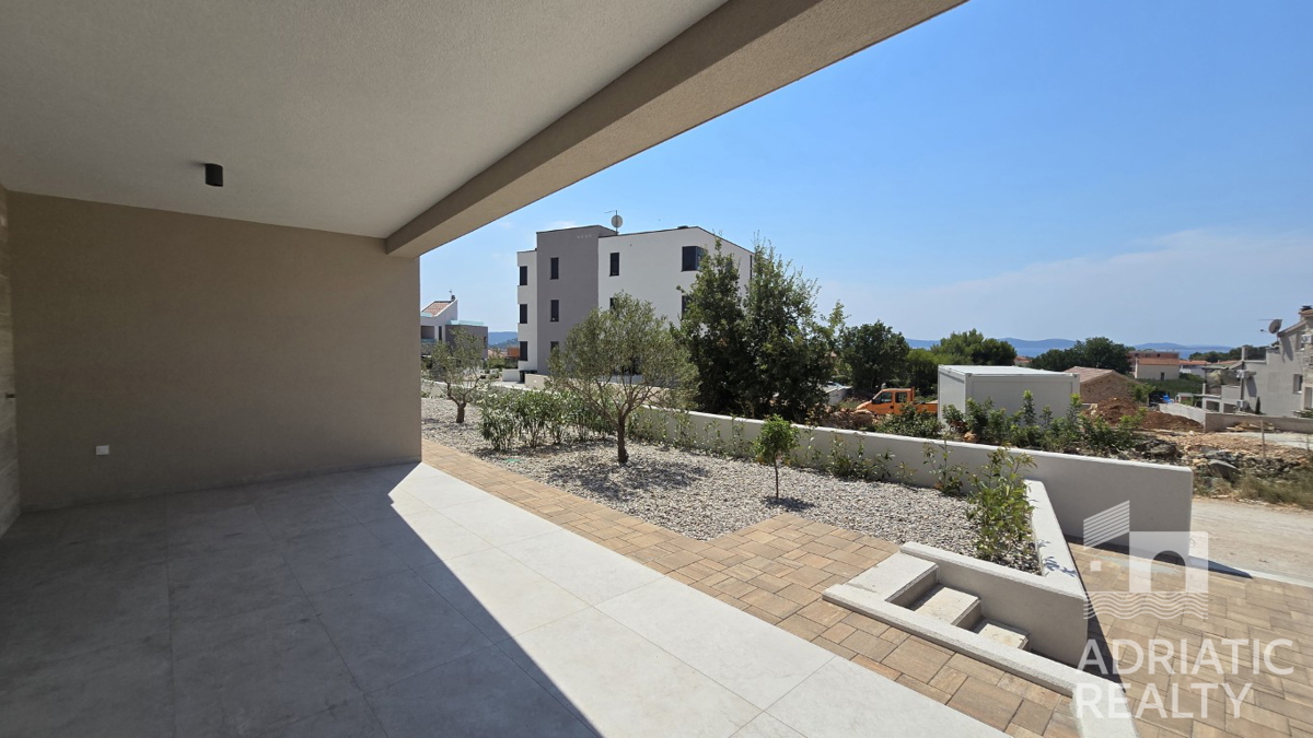 Tribunj, appartamento al piano terra con due camere da letto