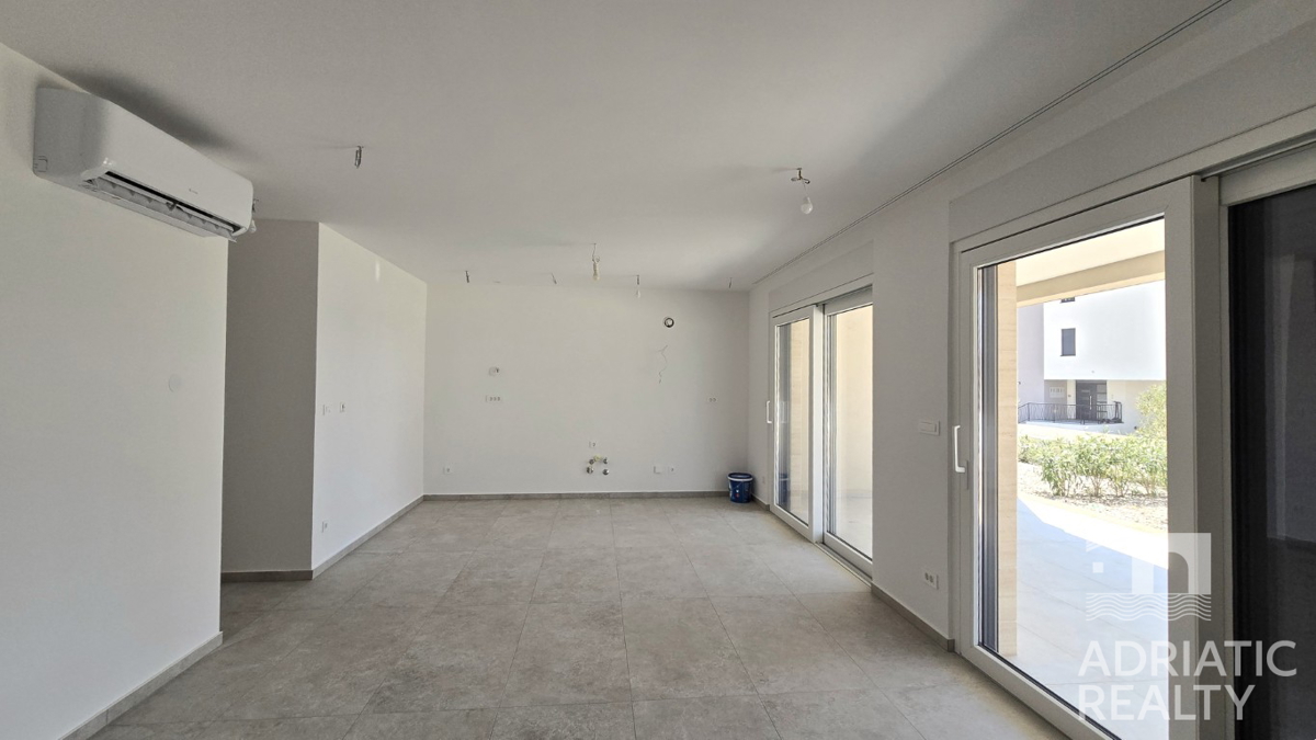 Tribunj, appartamento al piano terra con due camere da letto