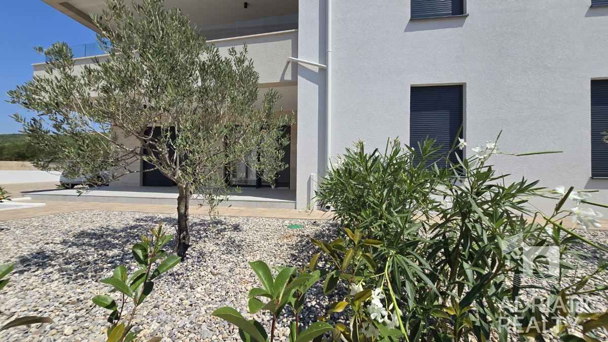 Tribunj, appartamento al piano terra con due camere da letto