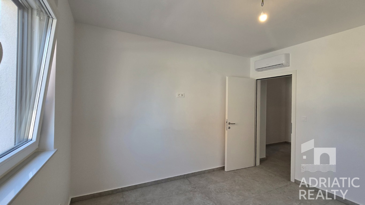 Tribunj, appartamento al piano terra con due camere da letto