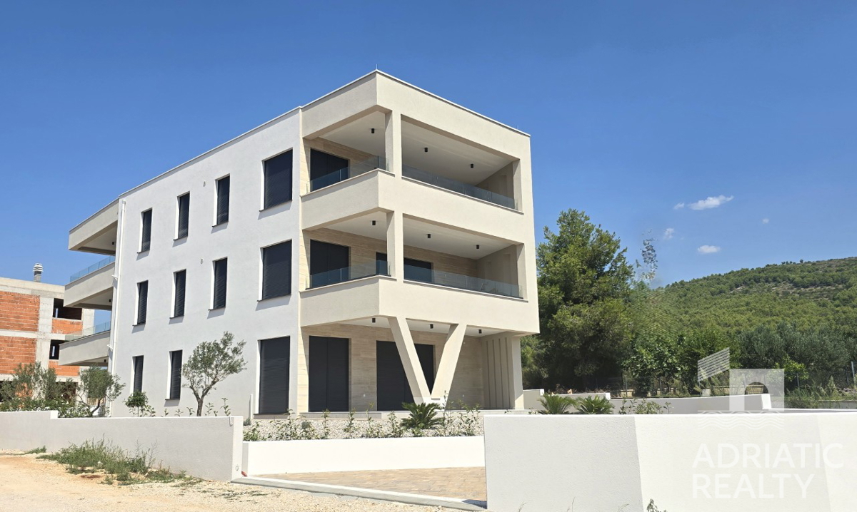 Tribunj, appartamento al piano terra con due camere da letto