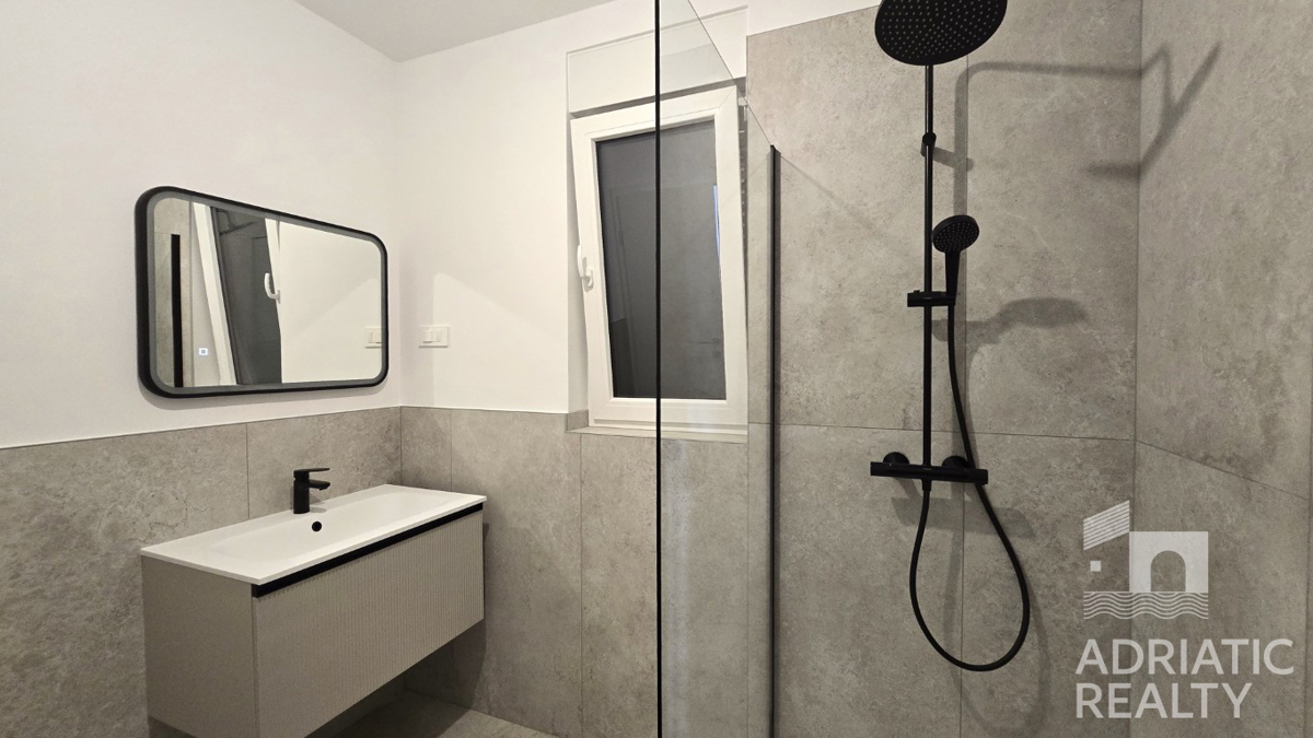 Tribunj, appartamento al piano terra con due camere da letto