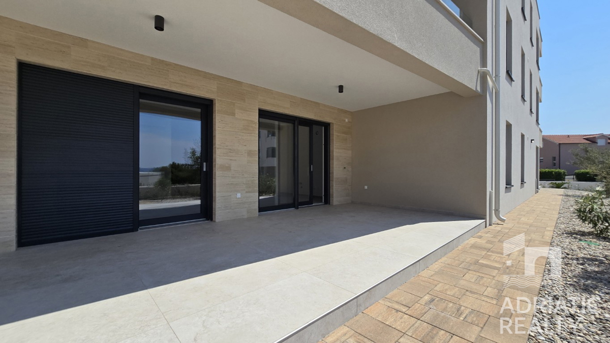 Tribunj, appartamento al piano terra con due camere da letto