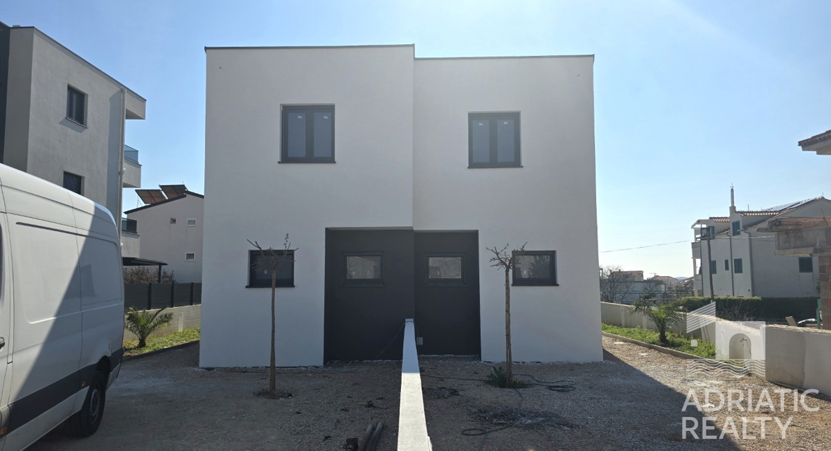 Vodice, casa moderna e funzionale in una posizione tranquilla