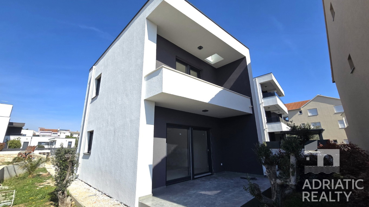 Vodice, casa moderna e funzionale in una posizione tranquilla