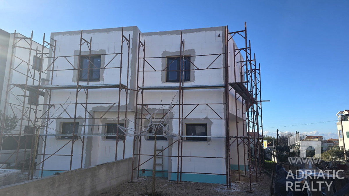 Vodice, casa moderna e funzionale in una posizione tranquilla