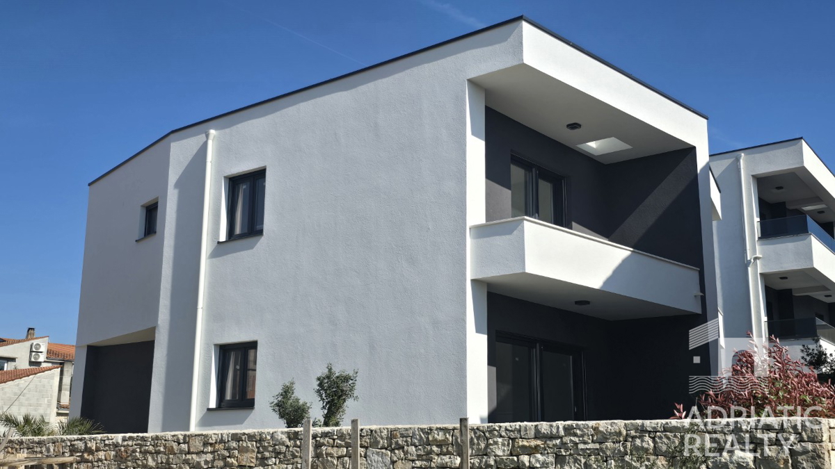 Vodice, casa moderna e funzionale in una posizione tranquilla