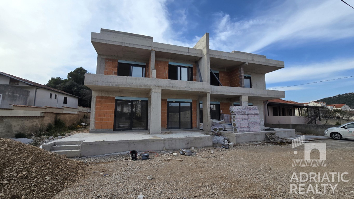 Jezera, Isola di Murter, moderno appartamento duplex con piscina sulla terrazza sul tetto