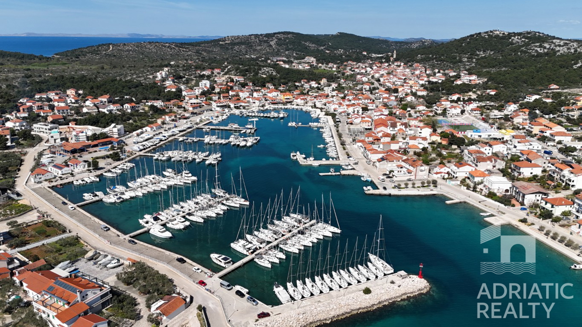Jezera, Isola di Murter, moderno appartamento duplex con piscina sulla terrazza sul tetto