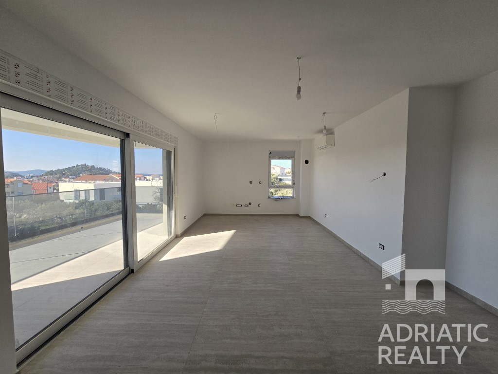 Tribunj, spazioso appartamento bilocale con vista mare