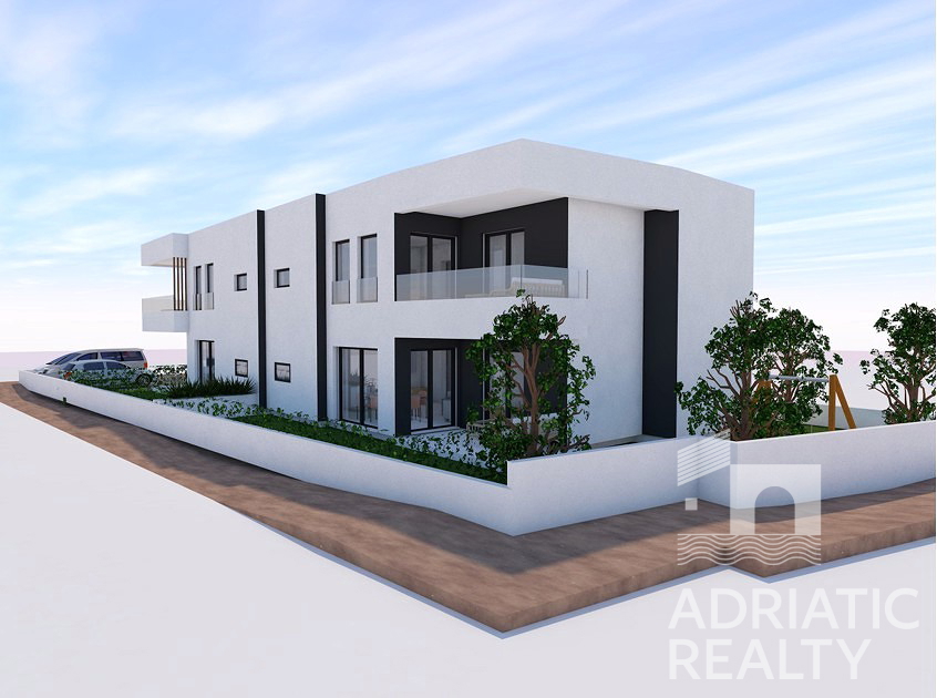 Vodice, ampio appartamento con giardino – ideale per una vita confortevole!