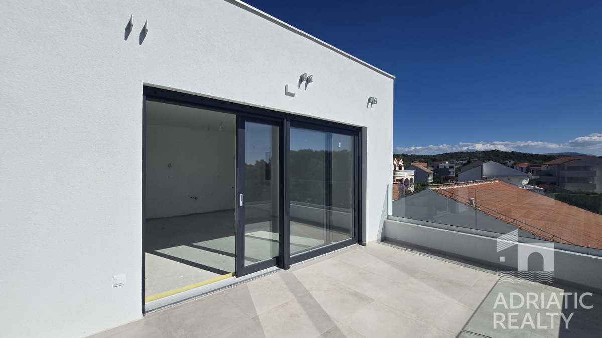 Brodarica, ampio attico, 156,65 m2, 70 m dal mare
