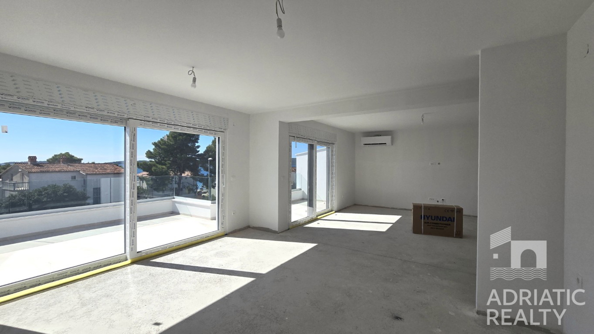 Brodarica, ampio attico, 156,65 m2, 70 m dal mare