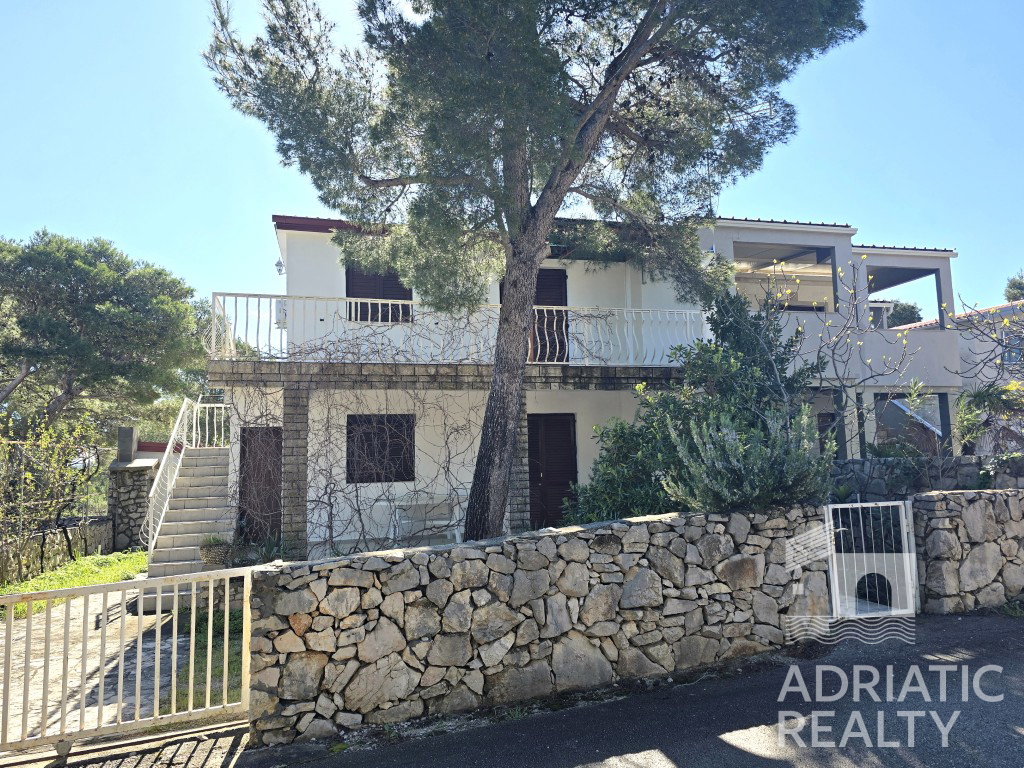 Pirovac, affascinante casa circondata da una pineta – perfetta per una vacanza e investimento - RIDOTTO