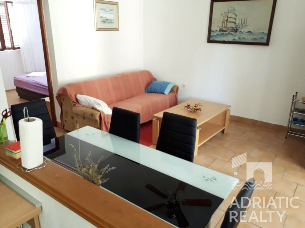 Pirovac, affascinante casa circondata da una pineta – perfetta per una vacanza e investimento - RIDOTTO