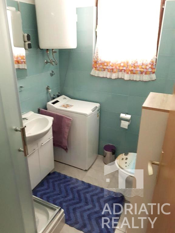 Pirovac, affascinante casa circondata da una pineta – perfetta per una vacanza e investimento - RIDOTTO