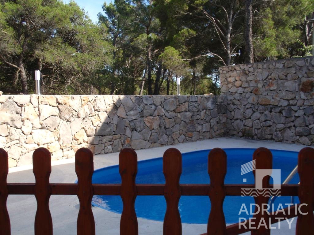Pirovac, affascinante casa circondata da una pineta – perfetta per una vacanza e investimento - RIDOTTO