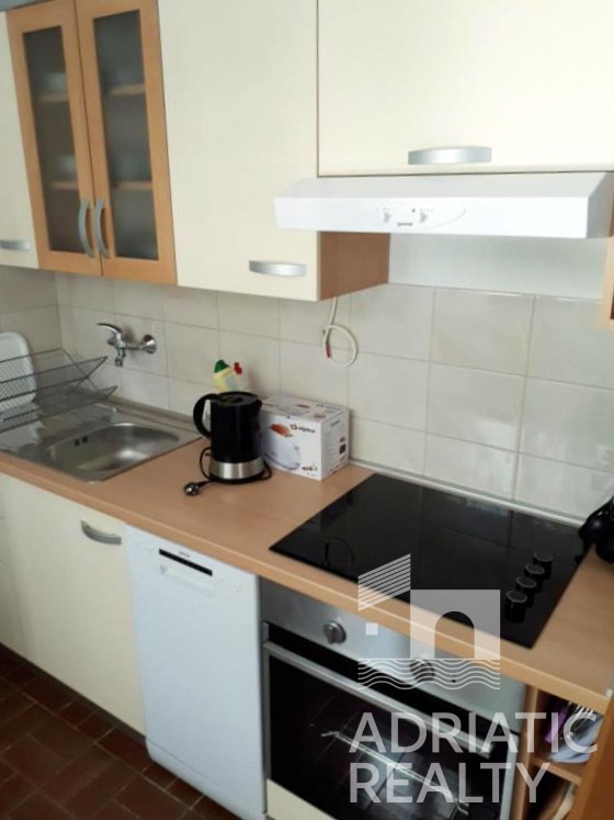 Pirovac, affascinante casa circondata da una pineta – perfetta per una vacanza e investimento - RIDOTTO
