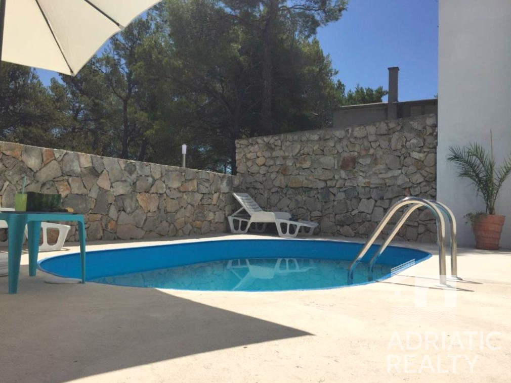 Pirovac, affascinante casa circondata da una pineta – perfetta per una vacanza e investimento - RIDOTTO