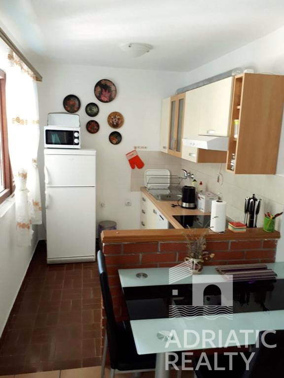 Pirovac, affascinante casa circondata da una pineta – perfetta per una vacanza e investimento - RIDOTTO