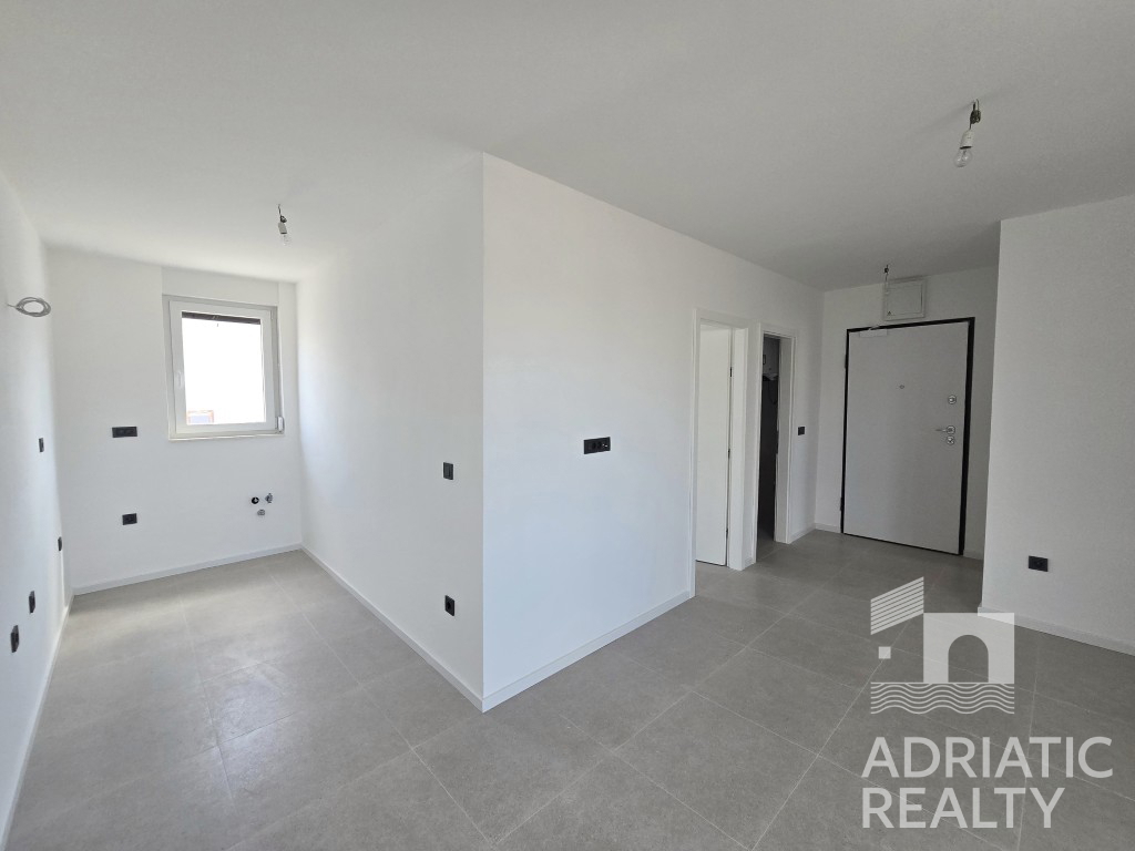 Grebaštica, appartamento con due camere, a 3 minuti a piedi dalla spiaggia