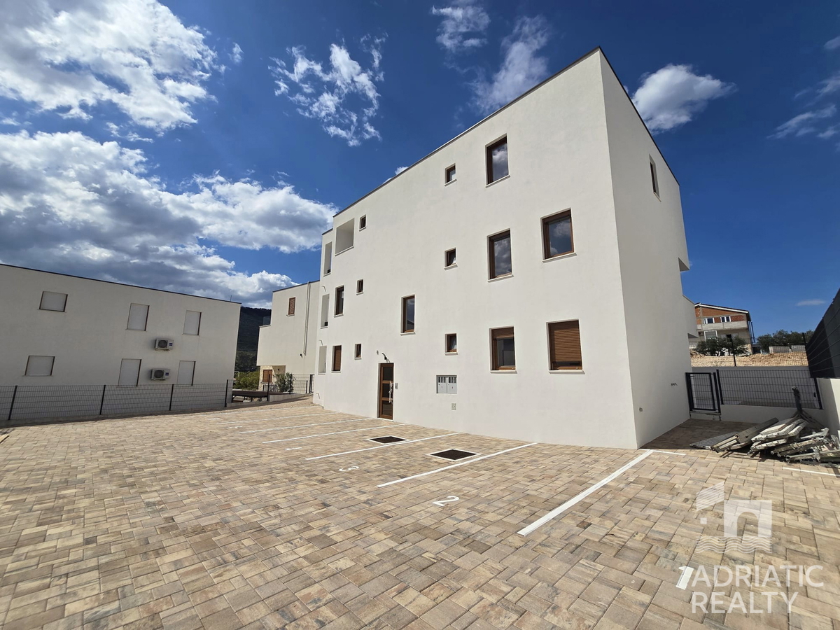 Grebaštica, appartamento con due camere, a 3 minuti a piedi dalla spiaggia