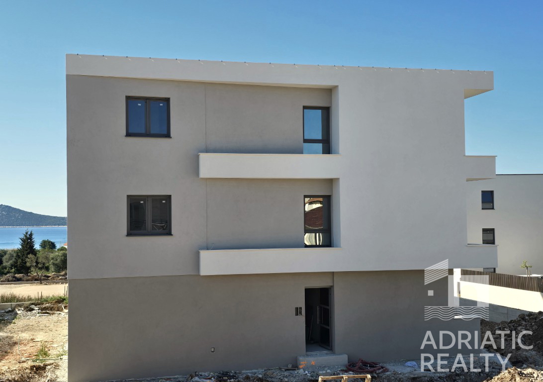 Vodice, appartamento bilocale con giardino in ottima posizione