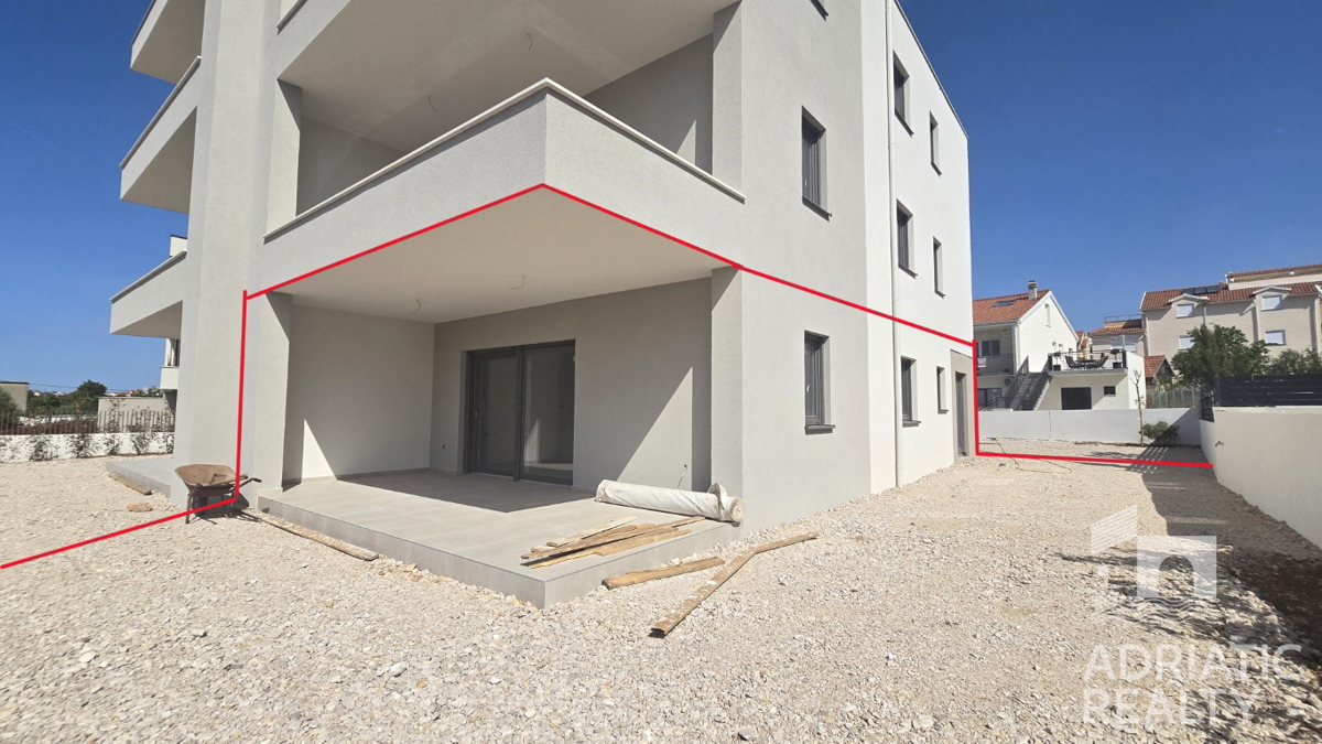 Vodice, appartamento bilocale con giardino in ottima posizione