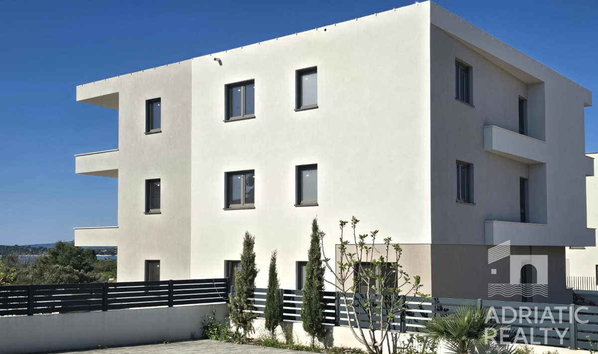 Vodice, appartamento bilocale con giardino in ottima posizione