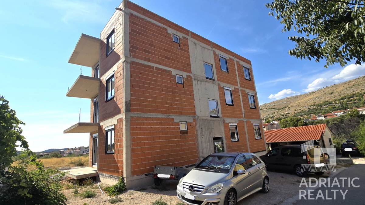 Grebaštica, appartamento con due camere da letto con giardino vicino alla spiaggia