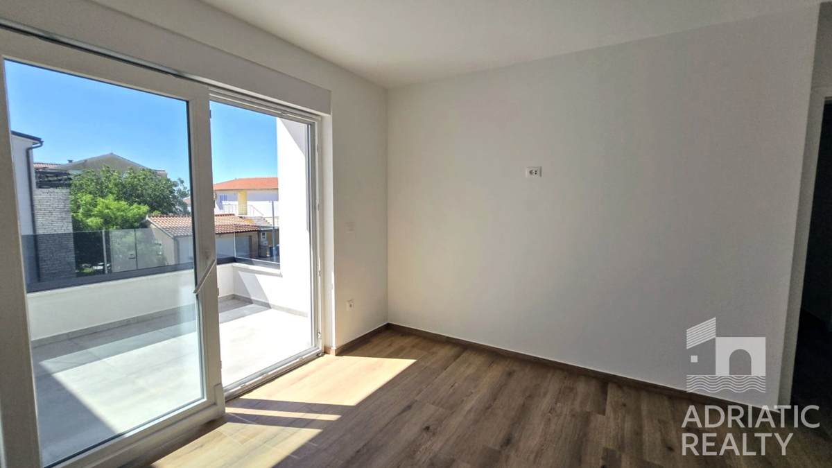 Spaziosa casa bifamiliare a Vodice – ideale per abitazione o affitto