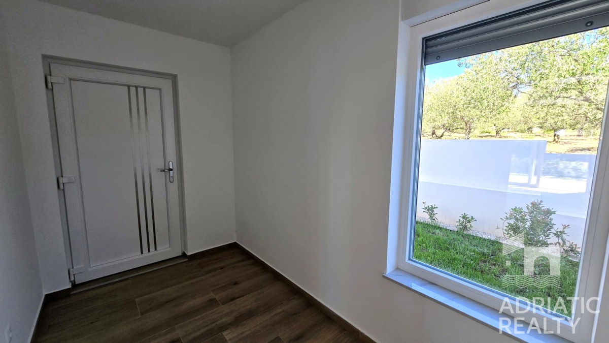 Spaziosa casa bifamiliare a Vodice – ideale per abitazione o affitto