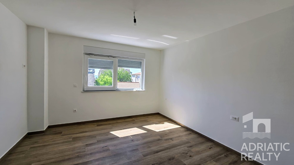 Spaziosa casa bifamiliare a Vodice – ideale per abitazione o affitto