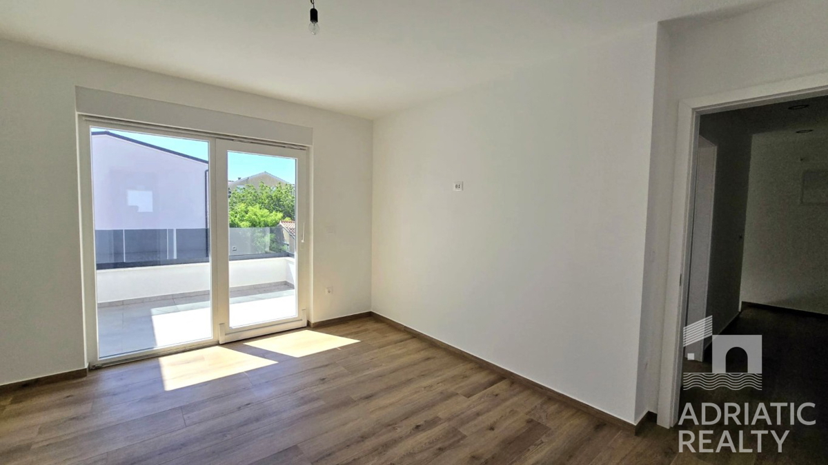 Spaziosa casa bifamiliare a Vodice – ideale per abitazione o affitto