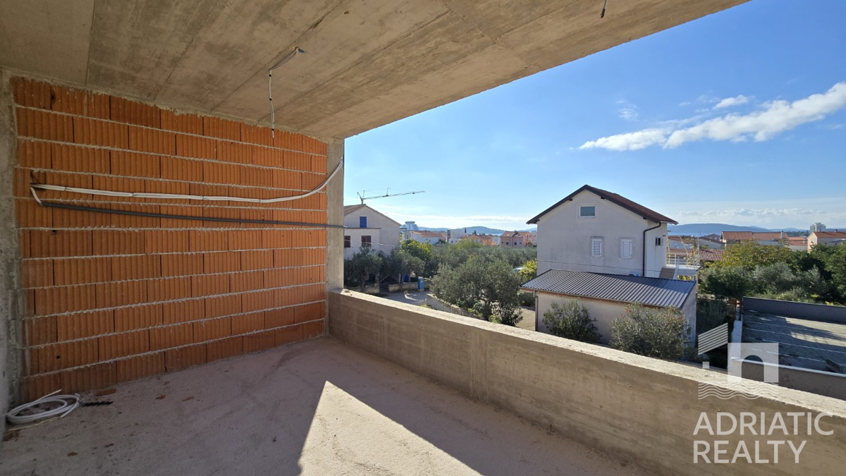 Vodice, appartamento con due camere da letto con terrazza e parcheggio