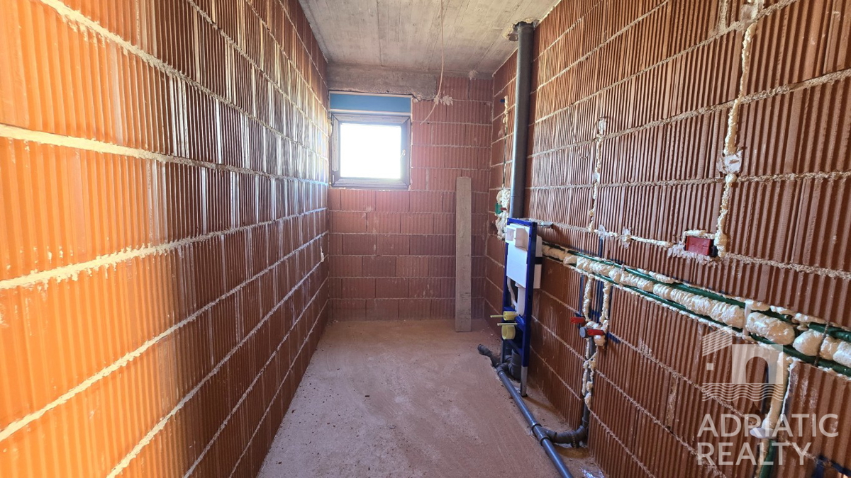 Vodice, appartamento con due camere da letto con terrazza e parcheggio