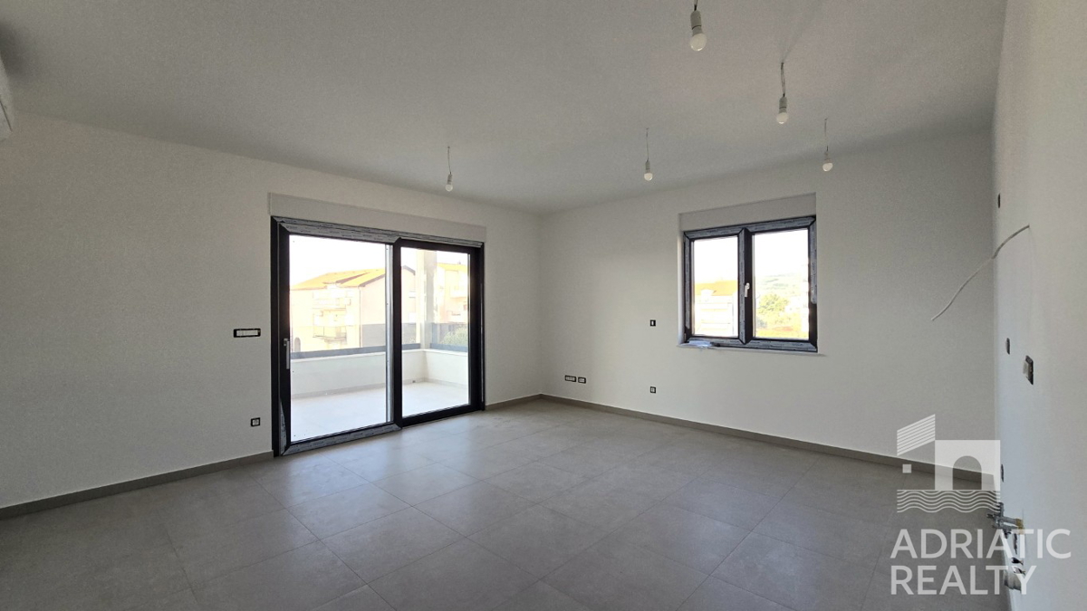 Vodice, appartamento con due camere da letto con terrazza e parcheggio