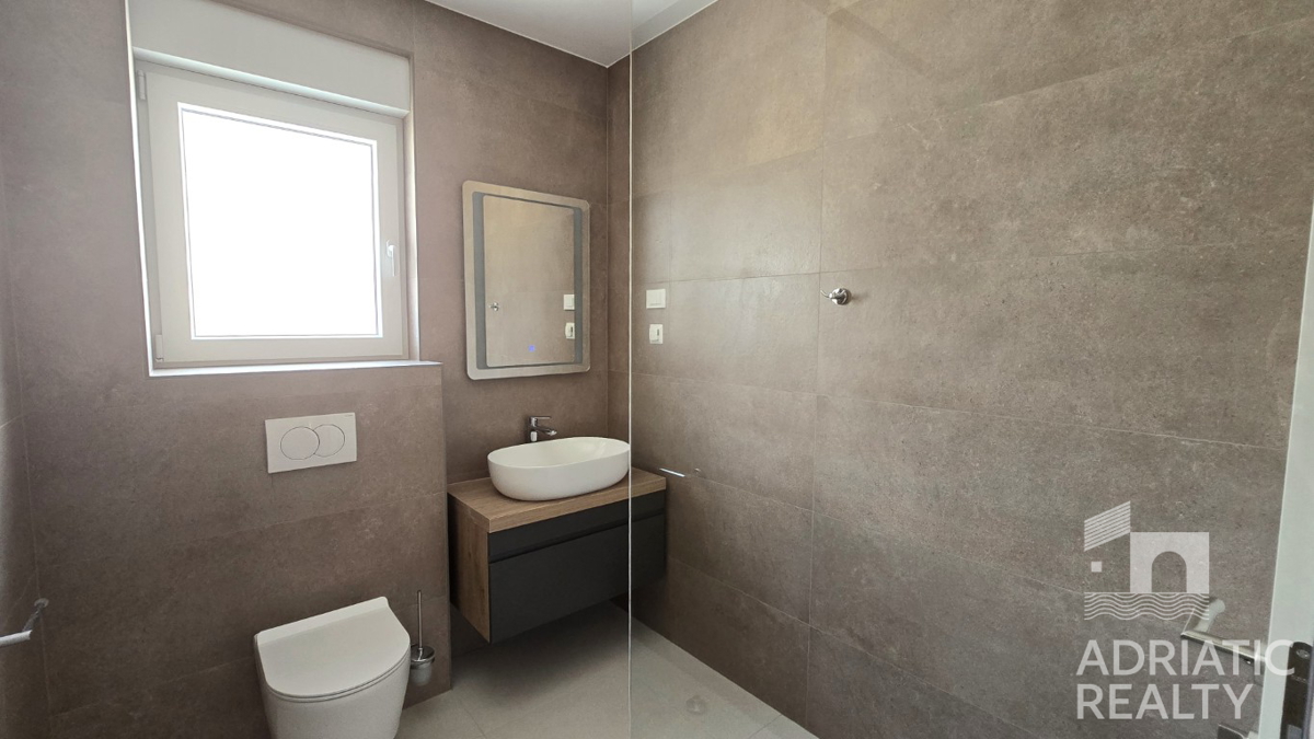 Vodice, appartamento bilocale in moderna costruzione vicino alla spiaggia