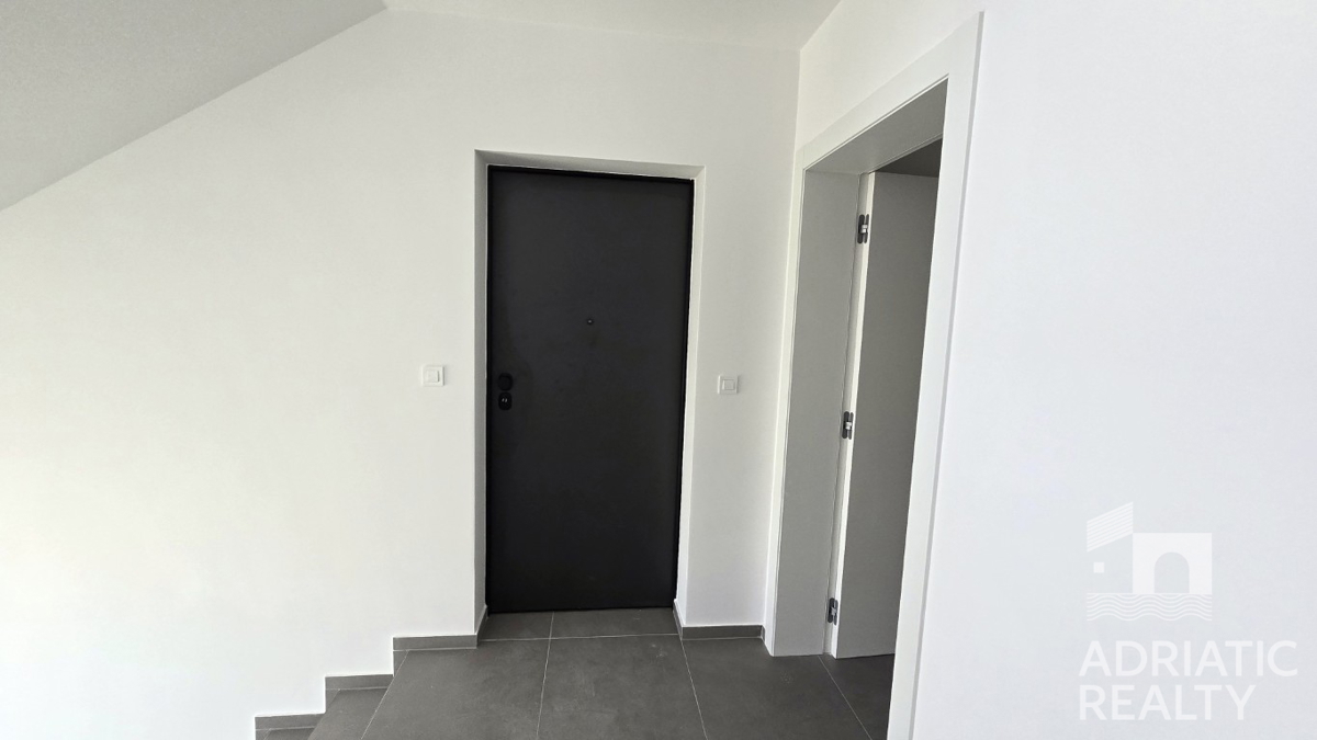 Vodice, appartamento bilocale in moderna costruzione vicino alla spiaggia