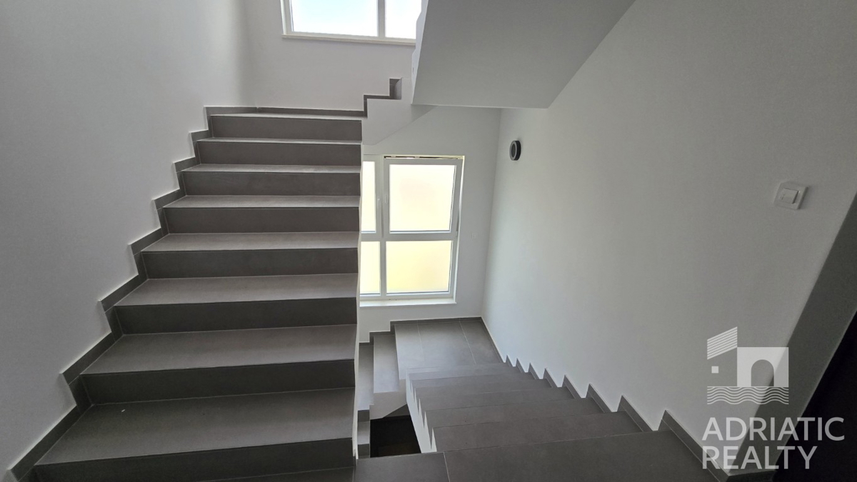 Vodice, appartamento bilocale in moderna costruzione vicino alla spiaggia