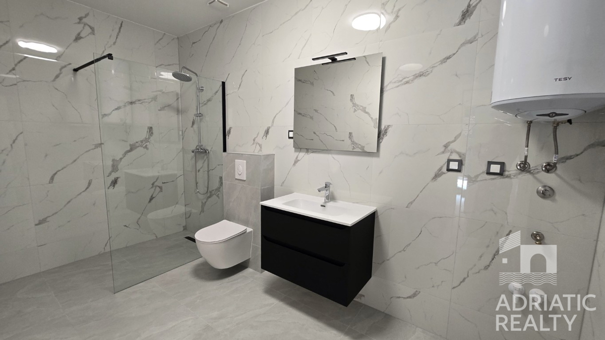 Vodice, appartamento bilocale al primo piano di una nuova costruzione